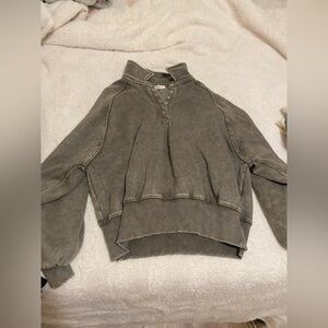 Women's green crewneck